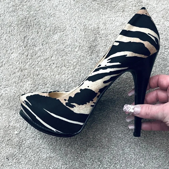 CHIC STATEMENT GUESS ZEBRA /TIGER PRINT IN NEUTRAL COLORS PLATFORM HEEL SIZE 8 - Picture 12 of 12
